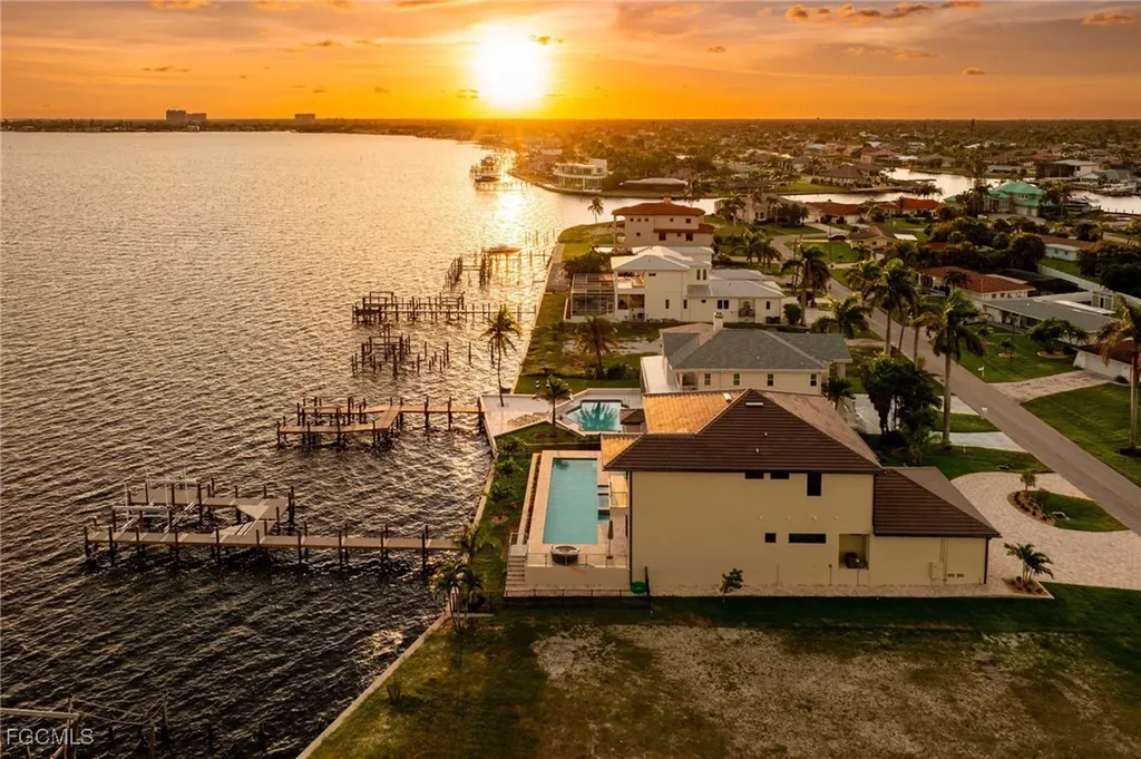 1024 Dolphin Drive Cape Coral FL 33904