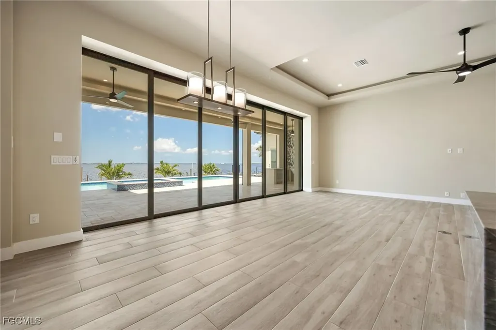 1024 Dolphin Drive Cape Coral FL 33904