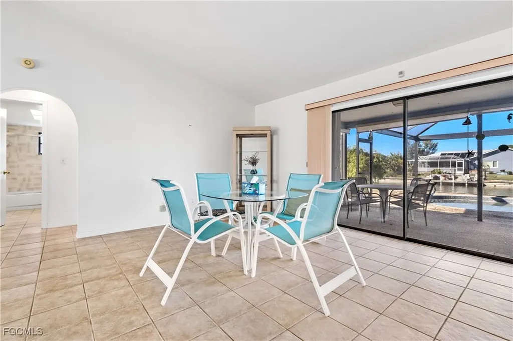 1402 SW 4th Avenue Cape Coral FL 33991