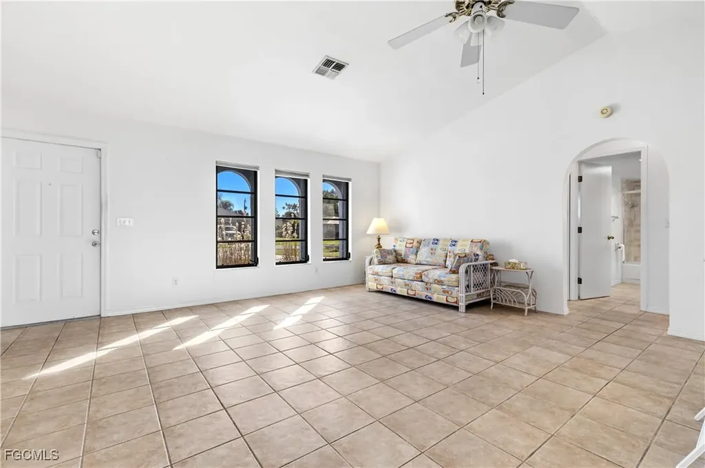 1402 SW 4th Avenue Cape Coral FL 33991