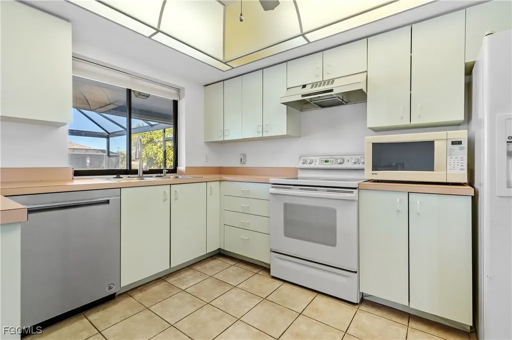 1402 SW 4th Avenue Cape Coral FL 33991