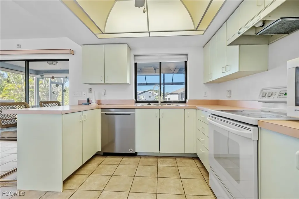 1402 SW 4th Avenue Cape Coral FL 33991