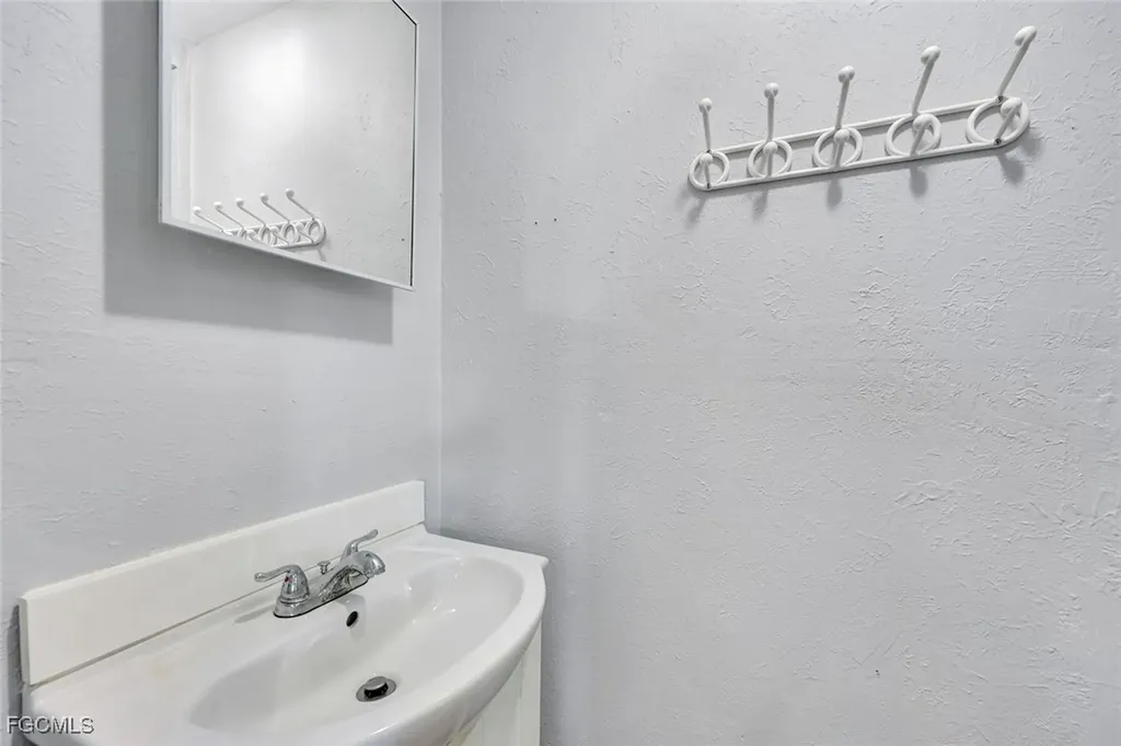 10464 Betsy Parkway St. James City FL 33956