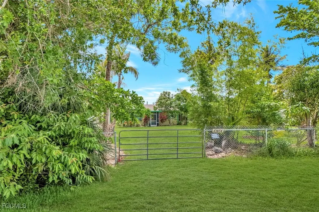 10464 Betsy Parkway St. James City FL 33956