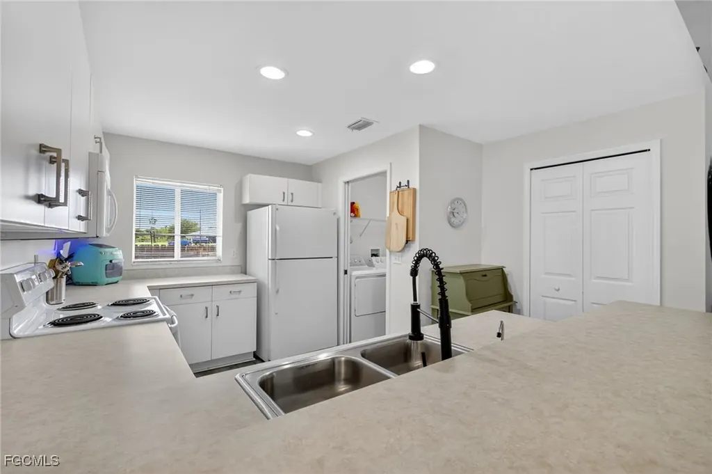 2000 NW 6th Street Cape Coral FL 33993