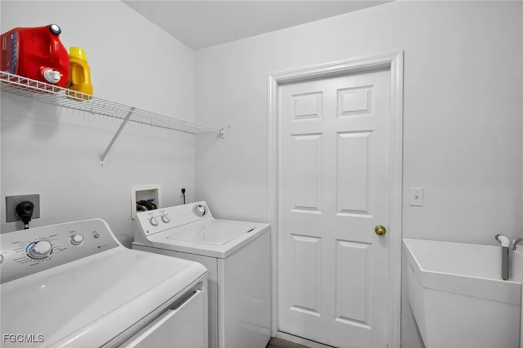 2000 NW 6th Street Cape Coral FL 33993