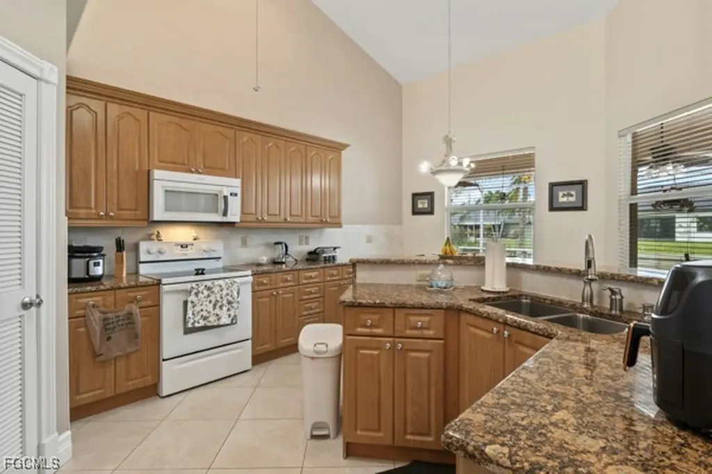172 SE 23rd Street Cape Coral FL 33990
