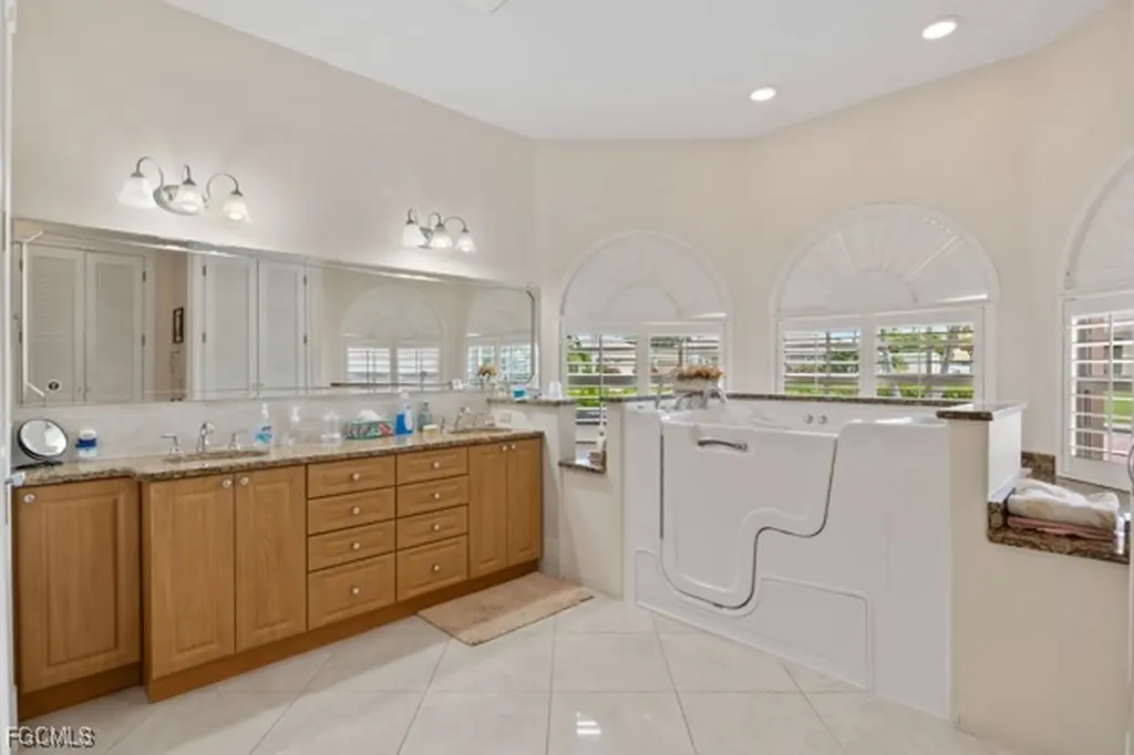 172 SE 23rd Street Cape Coral FL 33990