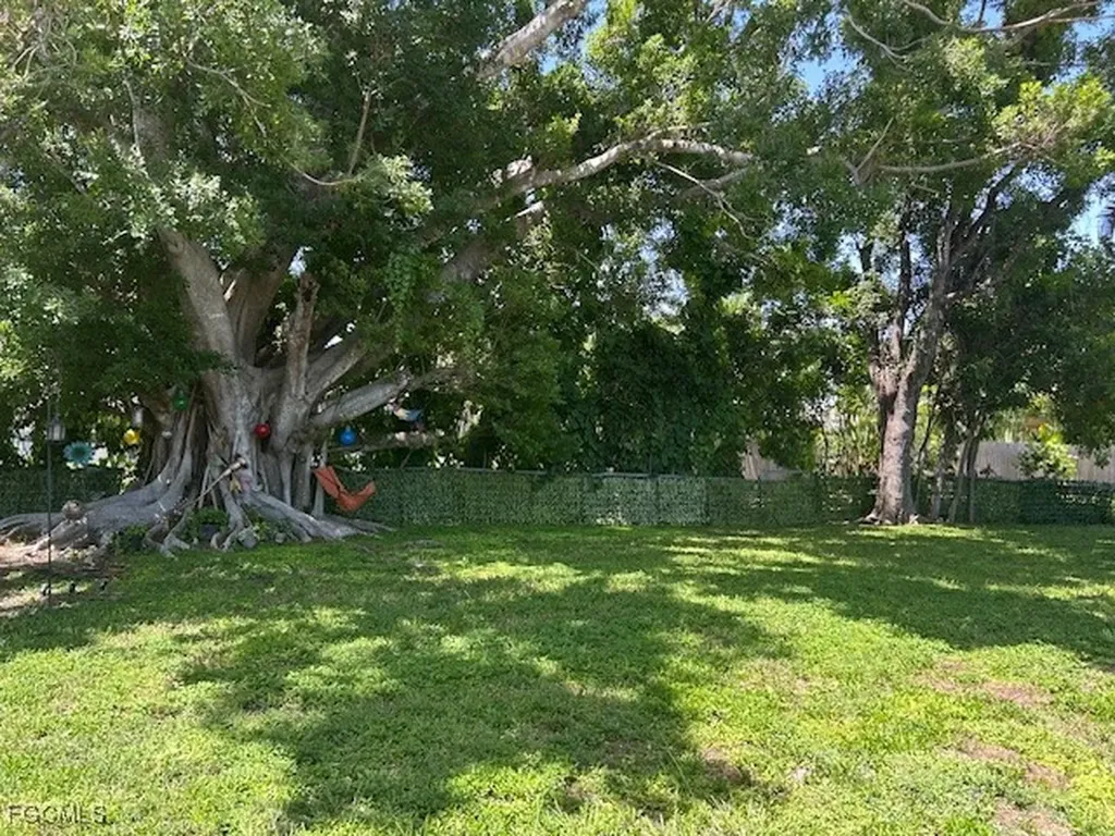 1649 N Hermitage Road Fort Myers FL 33919