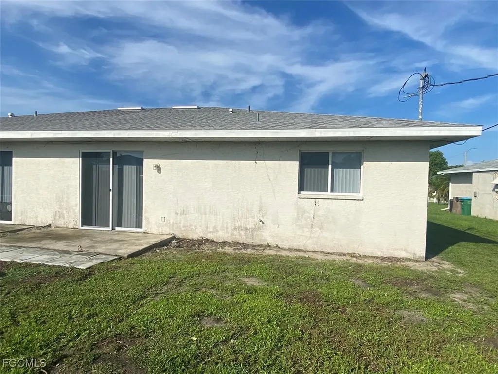 1027 SE 11th Street Cape Coral FL 33990