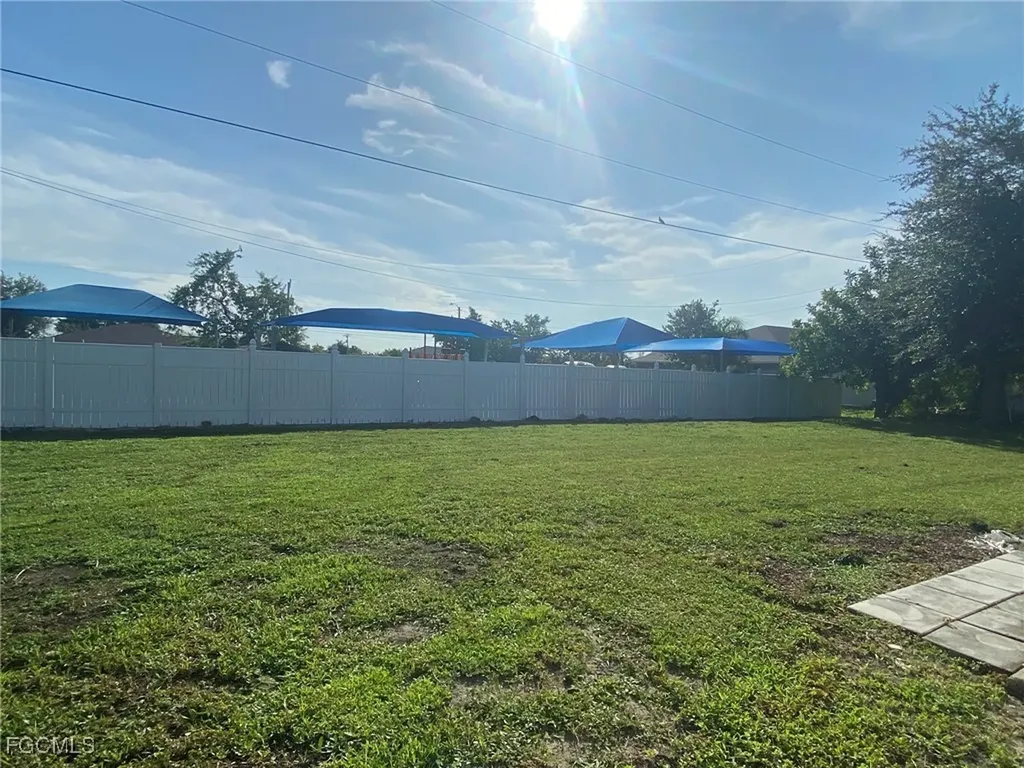 1027 SE 11th Street Cape Coral FL 33990