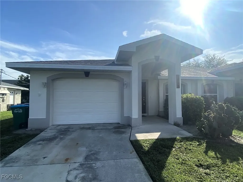 1027 SE 11th Street Cape Coral FL 33990