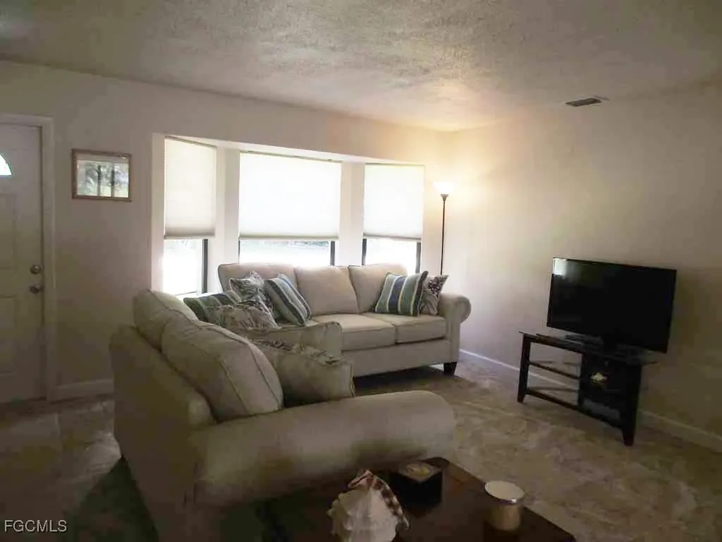 1510 SE 11th Place Cape Coral FL 33990