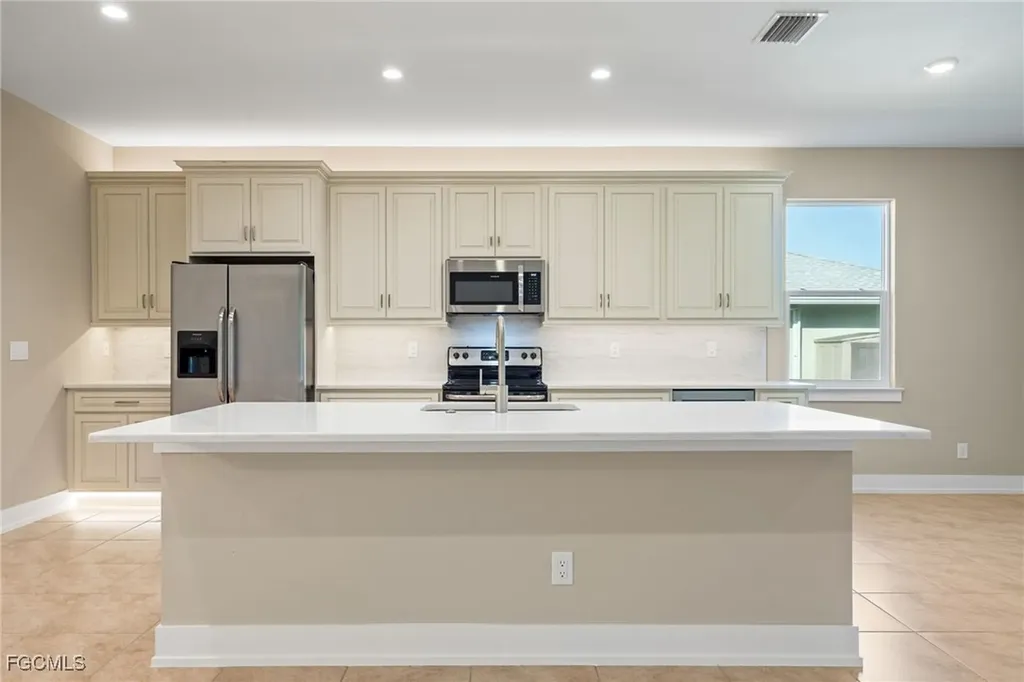 2513 SW 38th Terrace Cape Coral FL 33914