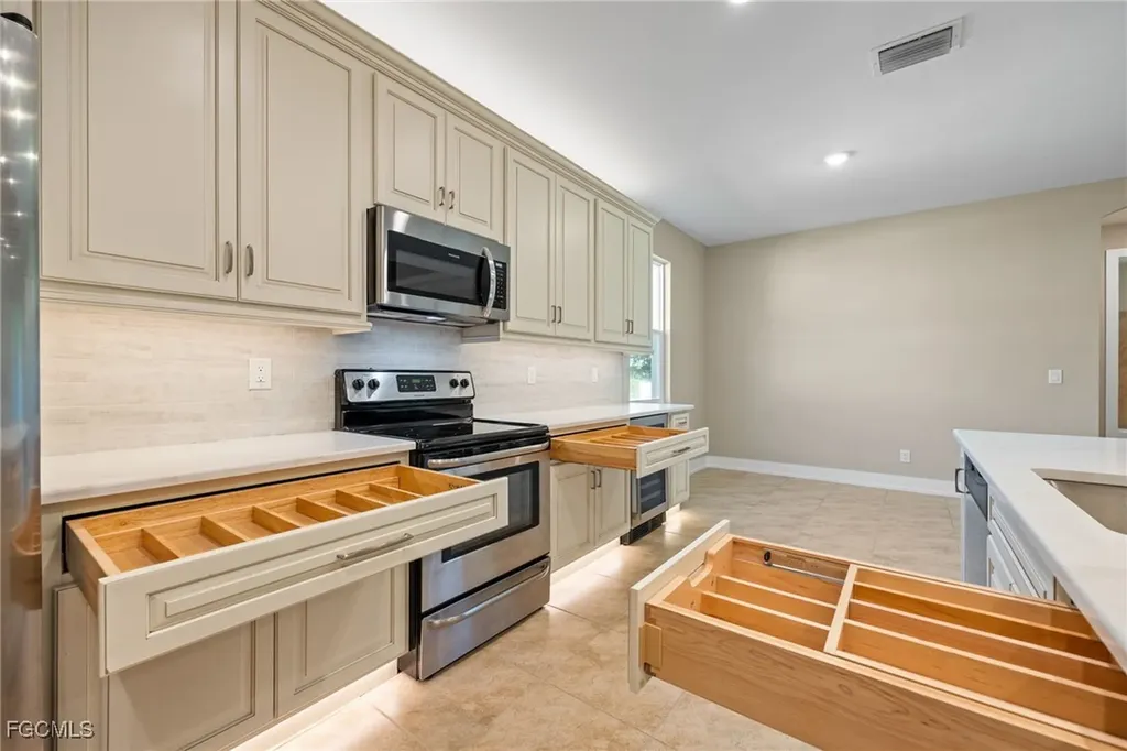 2513 SW 38th Terrace Cape Coral FL 33914