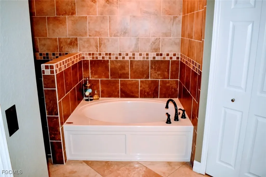 1823 SW 39th Street Cape Coral FL 33914