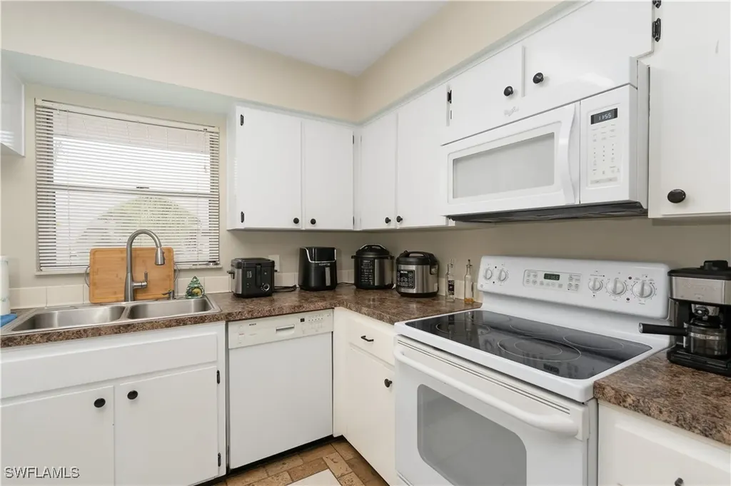 3609 SE 9th Place Cape Coral FL 33904