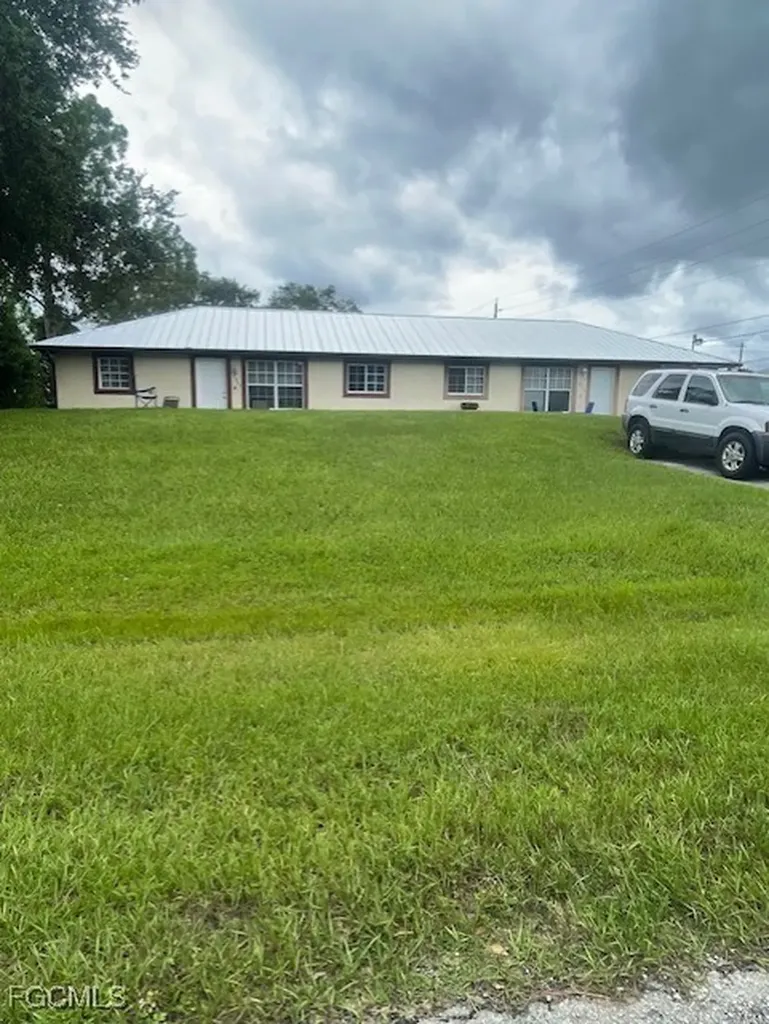 3017/3019 Gilbert Avenue S Lehigh Acres FL 33973