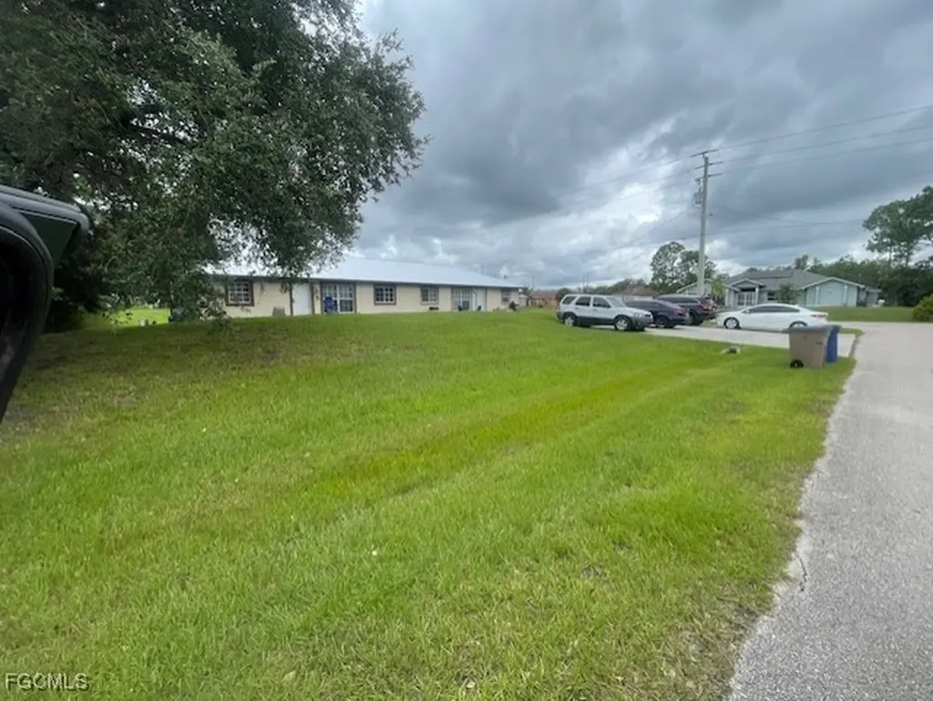 3017/3019 Gilbert Avenue S Lehigh Acres FL 33973