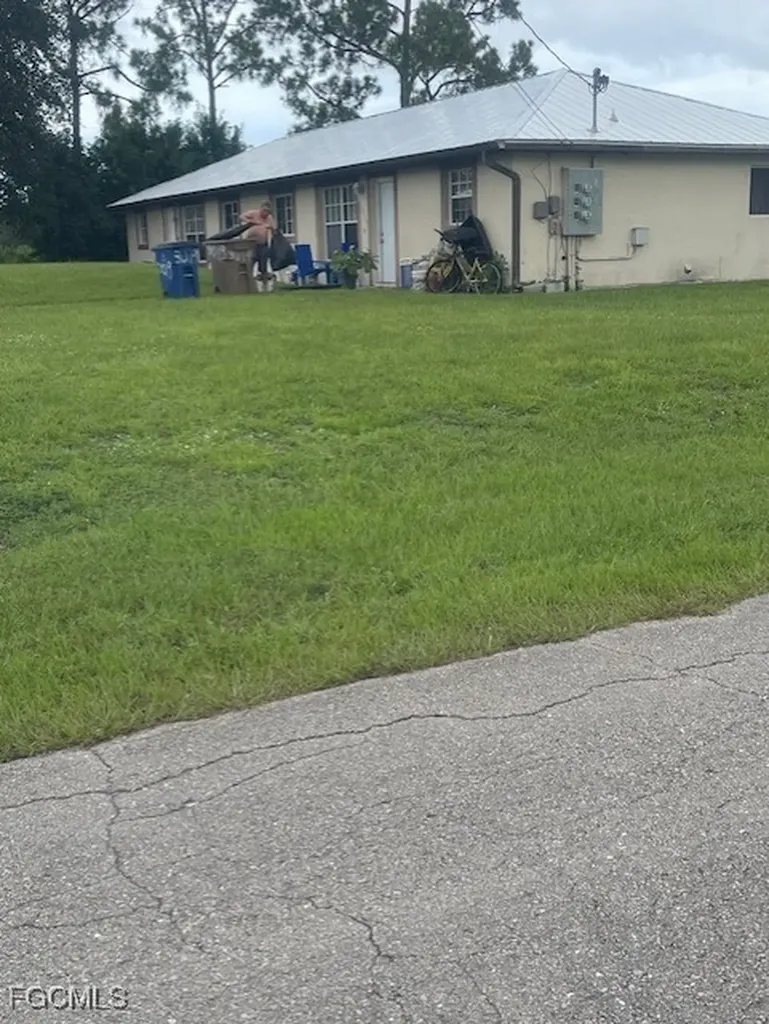 3017/3019 Gilbert Avenue S Lehigh Acres FL 33973