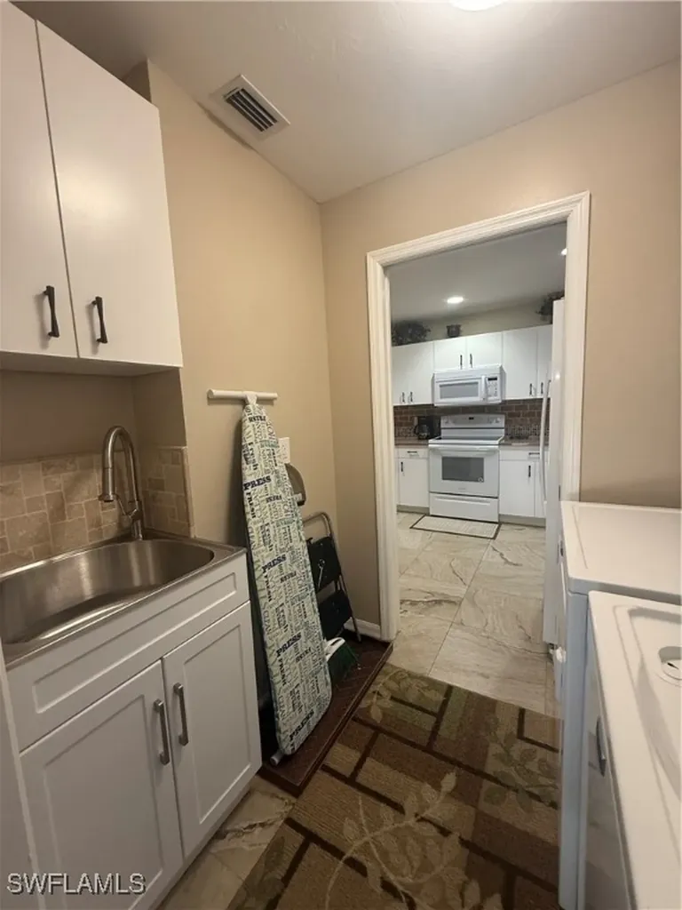 1113 SE 20th Court Cape Coral FL 33990
