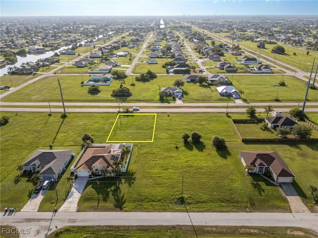 824 El Dorado Boulevard N Cape Coral FL 33993