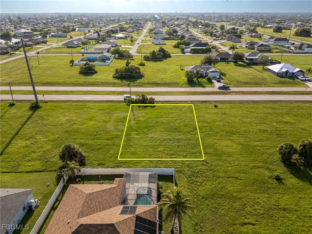 824 El Dorado Boulevard N Cape Coral FL 33993