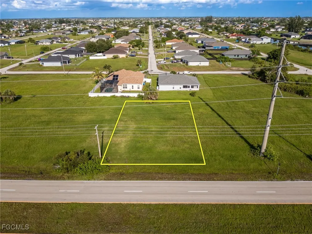 824 El Dorado Boulevard N Cape Coral FL 33993