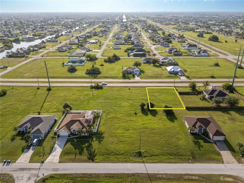 816 El Dorado Boulevard N Cape Coral FL 33993