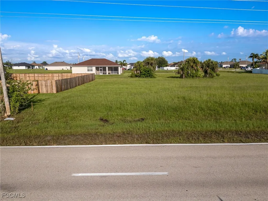 816 El Dorado Boulevard N Cape Coral FL 33993