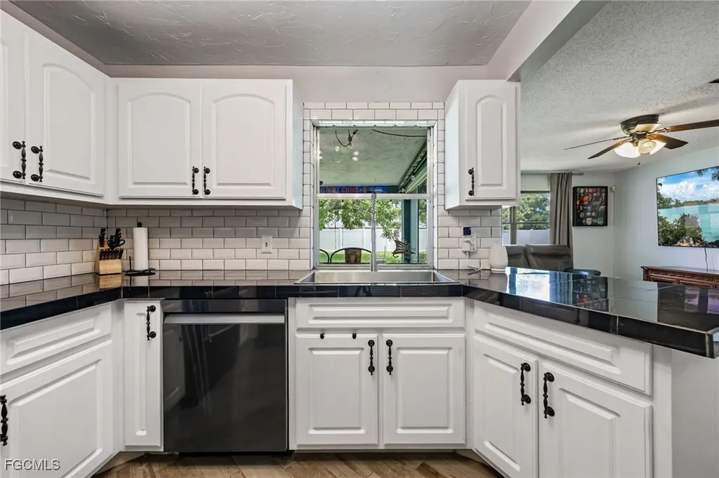 463 SE 17th Avenue Cape Coral FL 33990