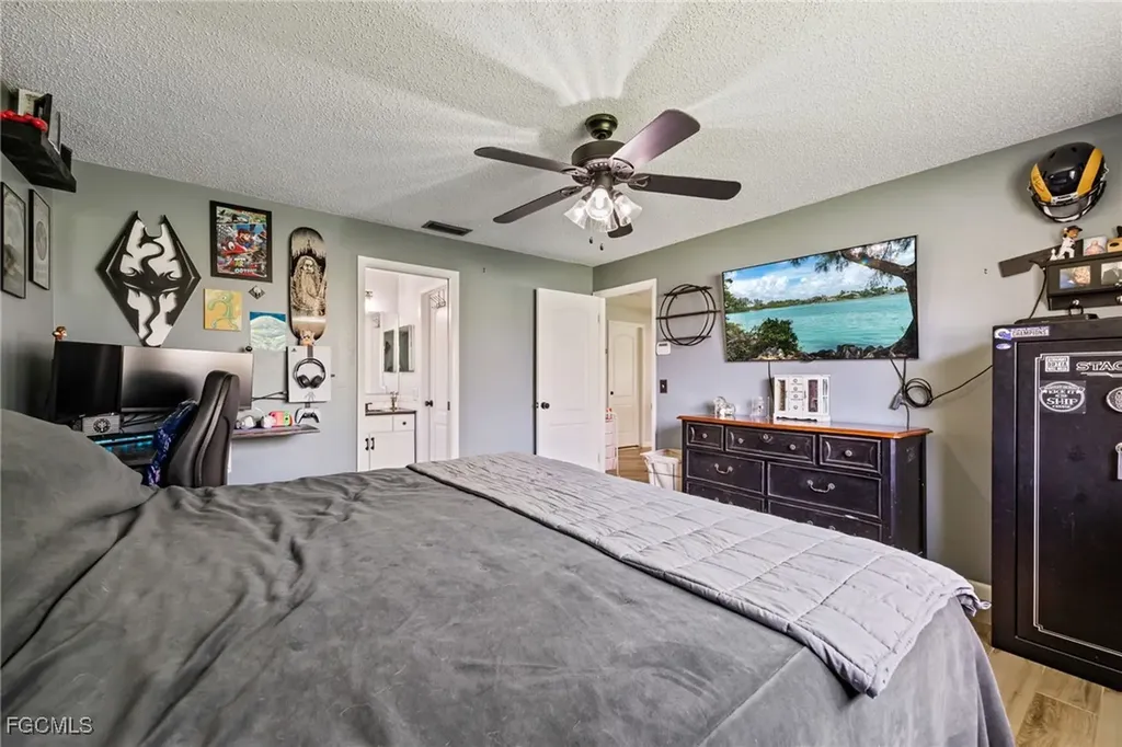 463 SE 17th Avenue Cape Coral FL 33990