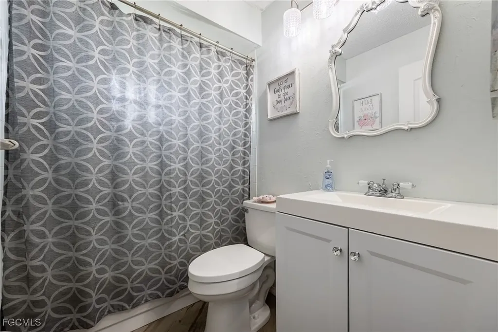 463 SE 17th Avenue Cape Coral FL 33990