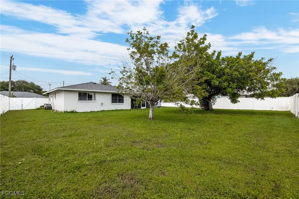 463 SE 17th Avenue Cape Coral FL 33990