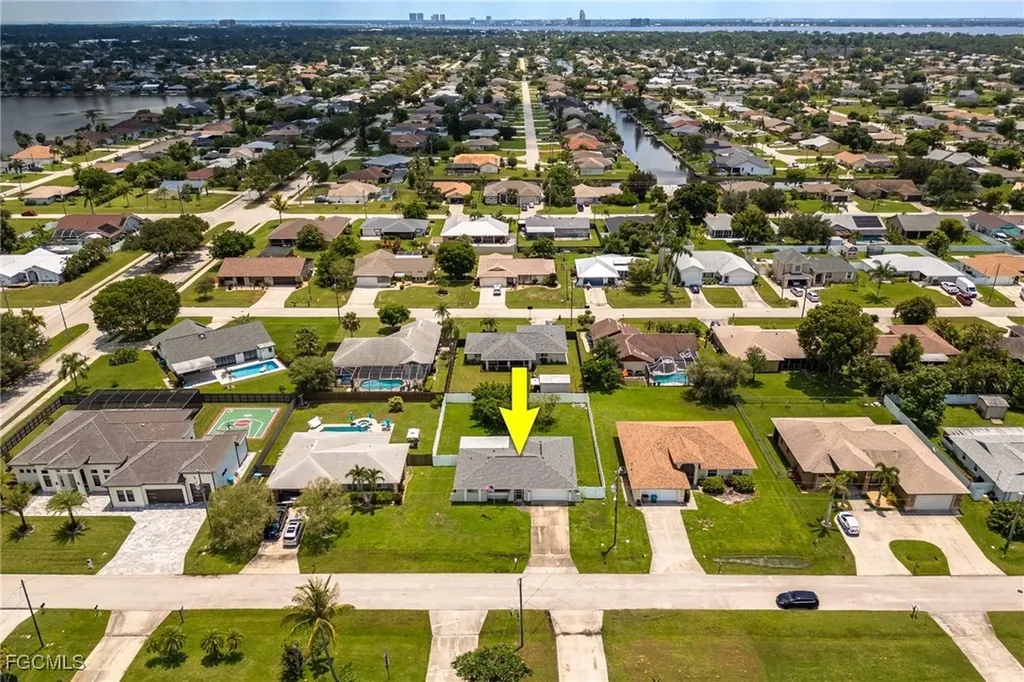 463 SE 17th Avenue Cape Coral FL 33990
