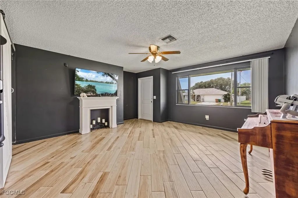 463 SE 17th Avenue Cape Coral FL 33990
