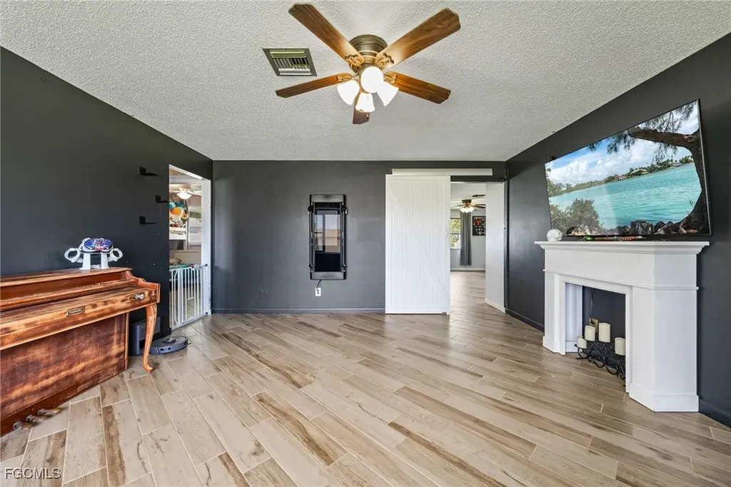463 SE 17th Avenue Cape Coral FL 33990