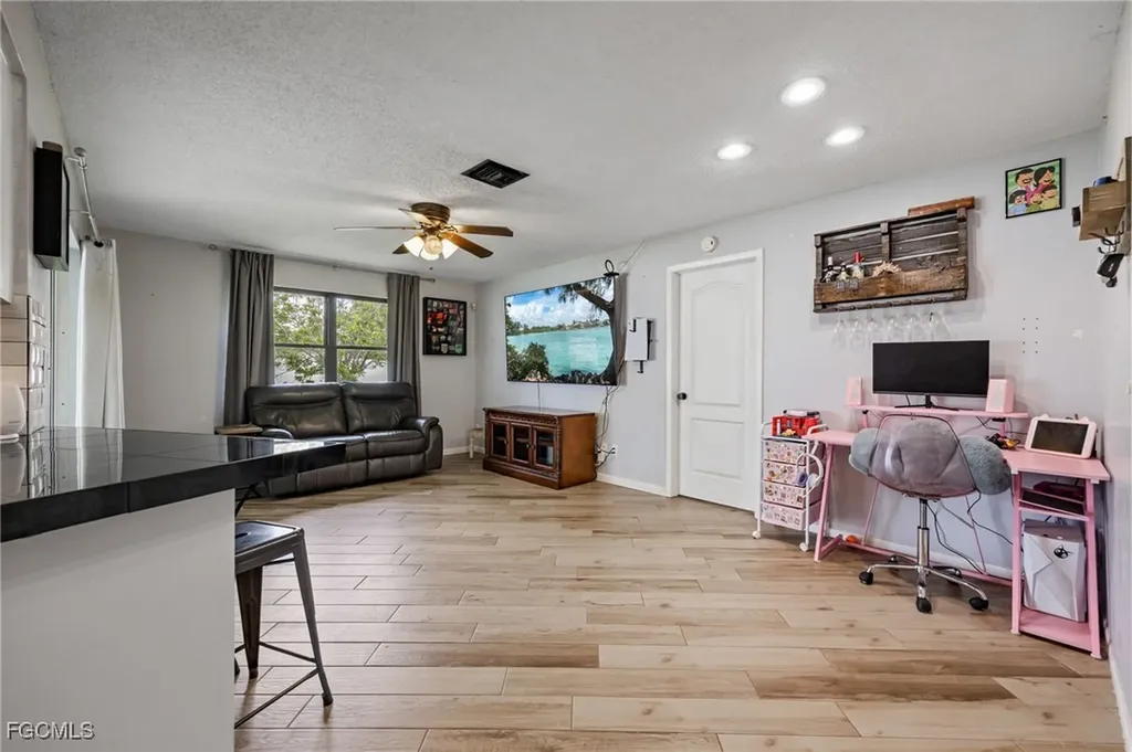 463 SE 17th Avenue Cape Coral FL 33990