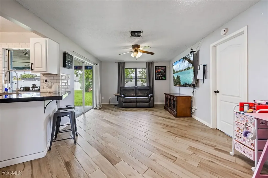 463 SE 17th Avenue Cape Coral FL 33990