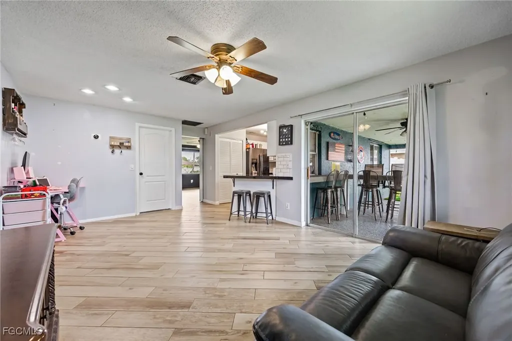463 SE 17th Avenue Cape Coral FL 33990