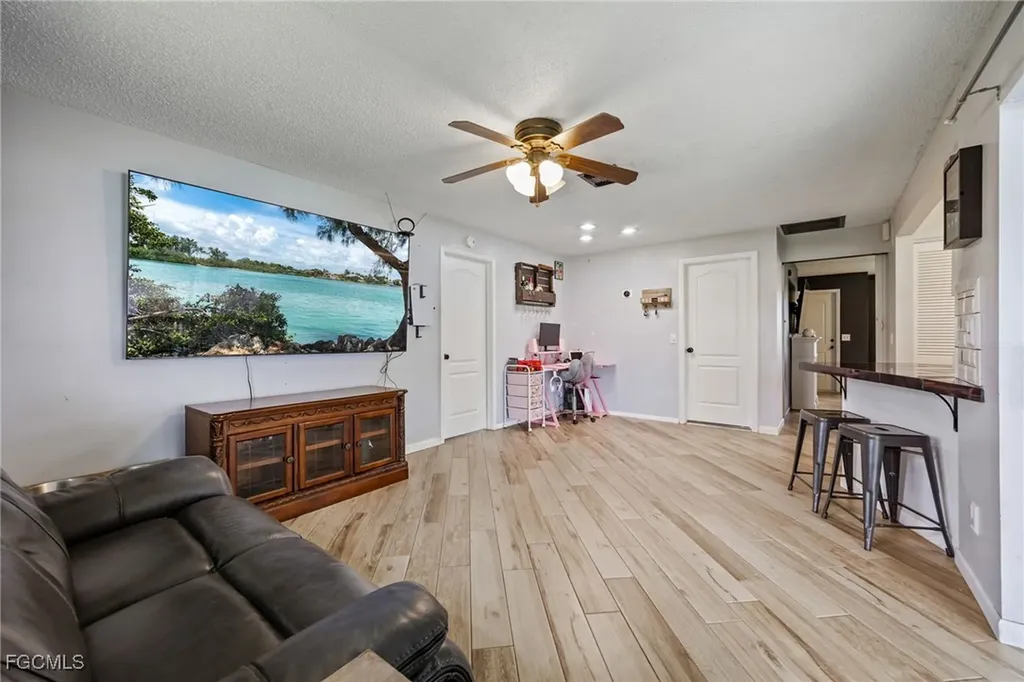 463 SE 17th Avenue Cape Coral FL 33990