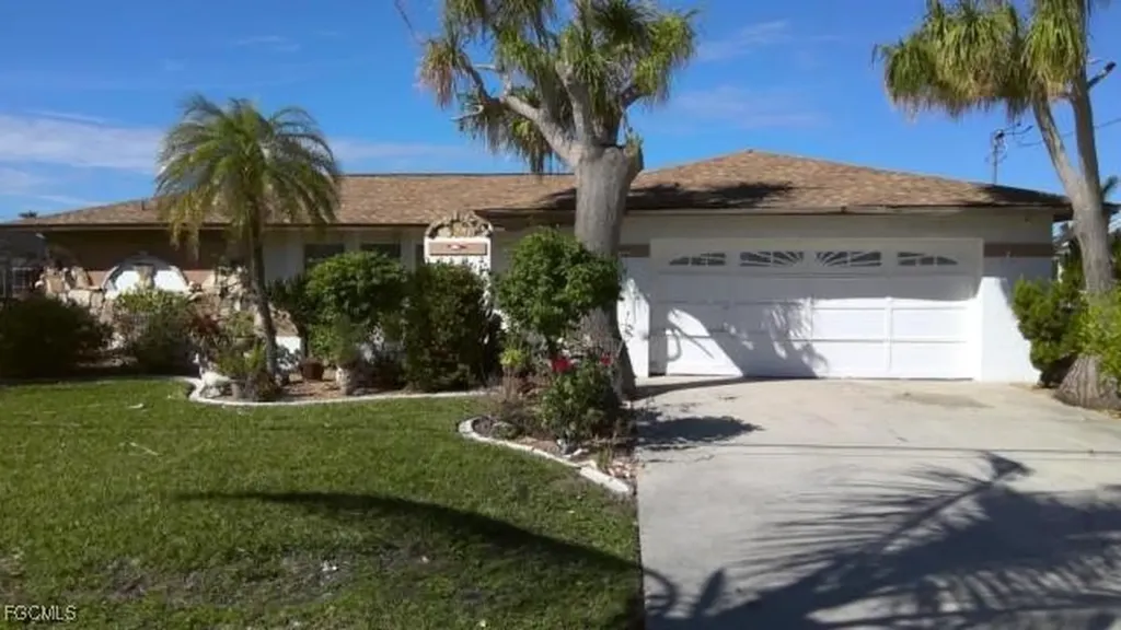 4524 SE 1st Place Cape Coral FL 33904