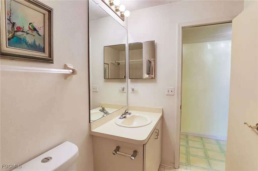 8041 S Woods Circle Fort Myers FL 33919