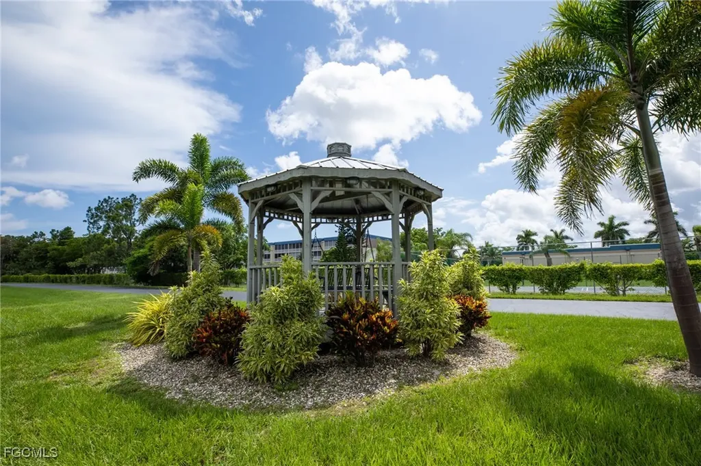 8041 S Woods Circle Fort Myers FL 33919