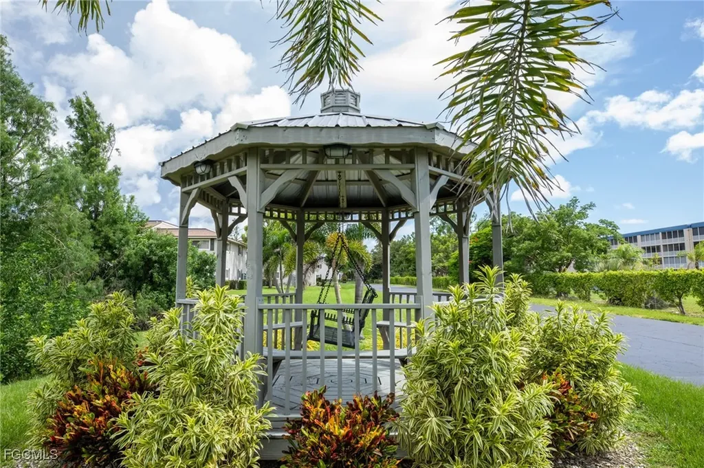 8041 S Woods Circle Fort Myers FL 33919