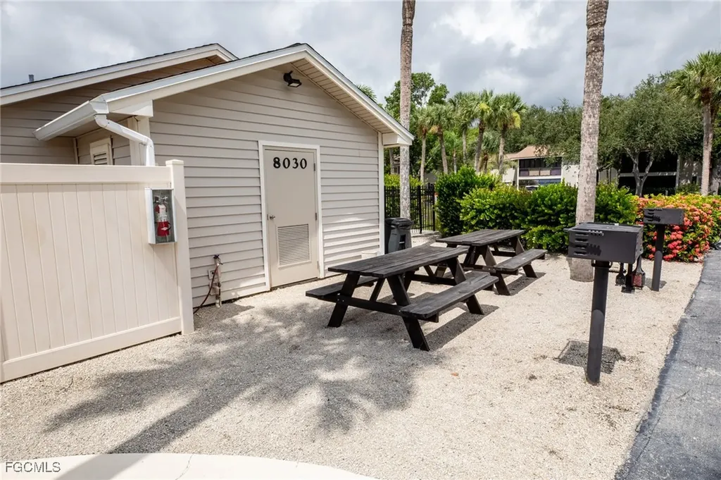 8041 S Woods Circle Fort Myers FL 33919