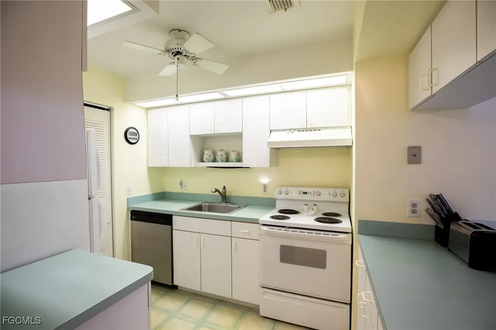 8041 S Woods Circle Fort Myers FL 33919