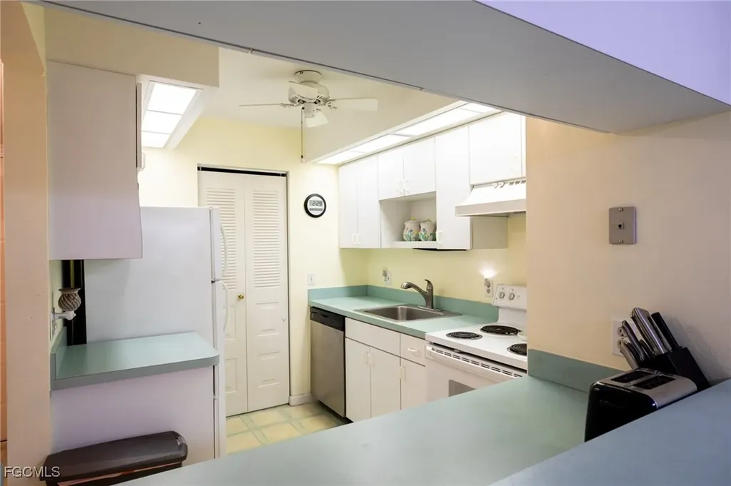 8041 S Woods Circle Fort Myers FL 33919