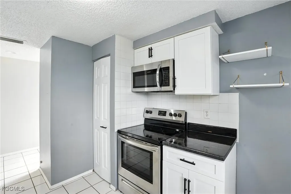 1222 NE 14th Place Cape Coral FL 33909