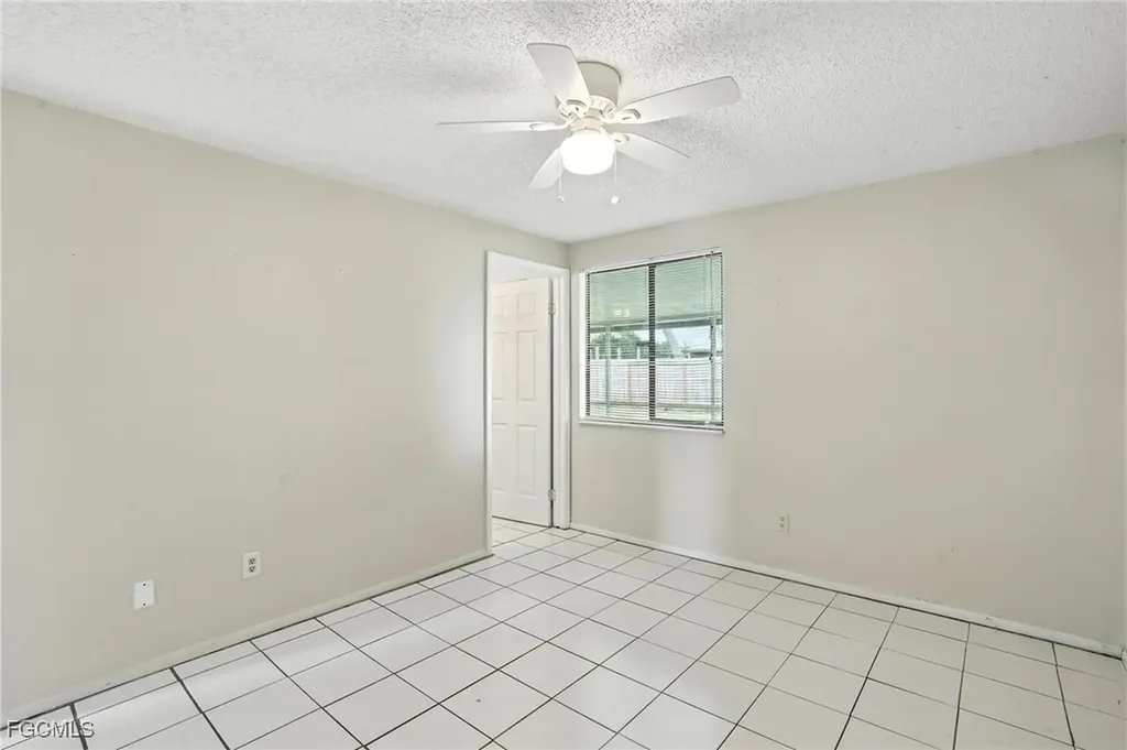 1222 NE 14th Place Cape Coral FL 33909
